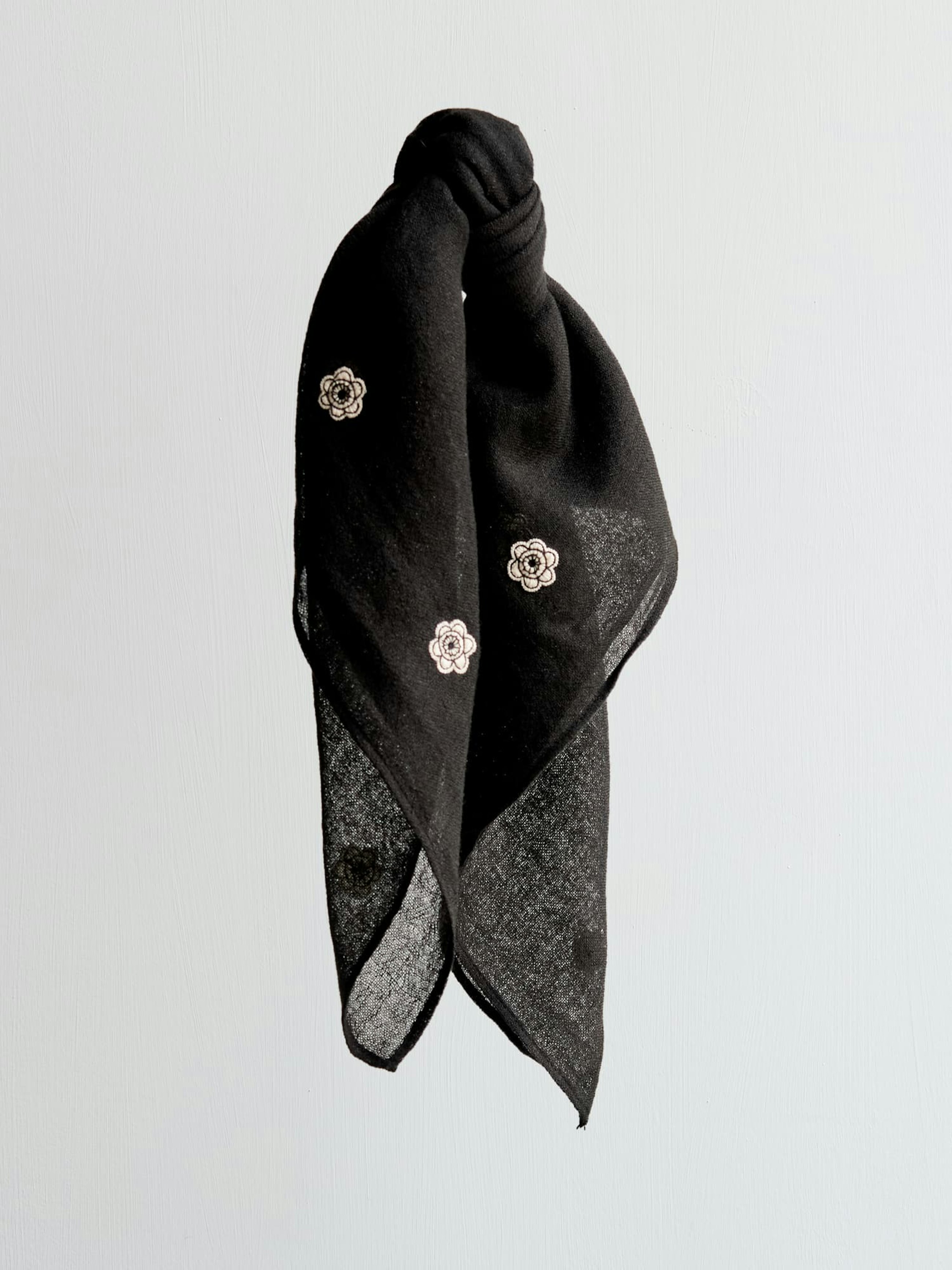 Elie zola scarf web P 1