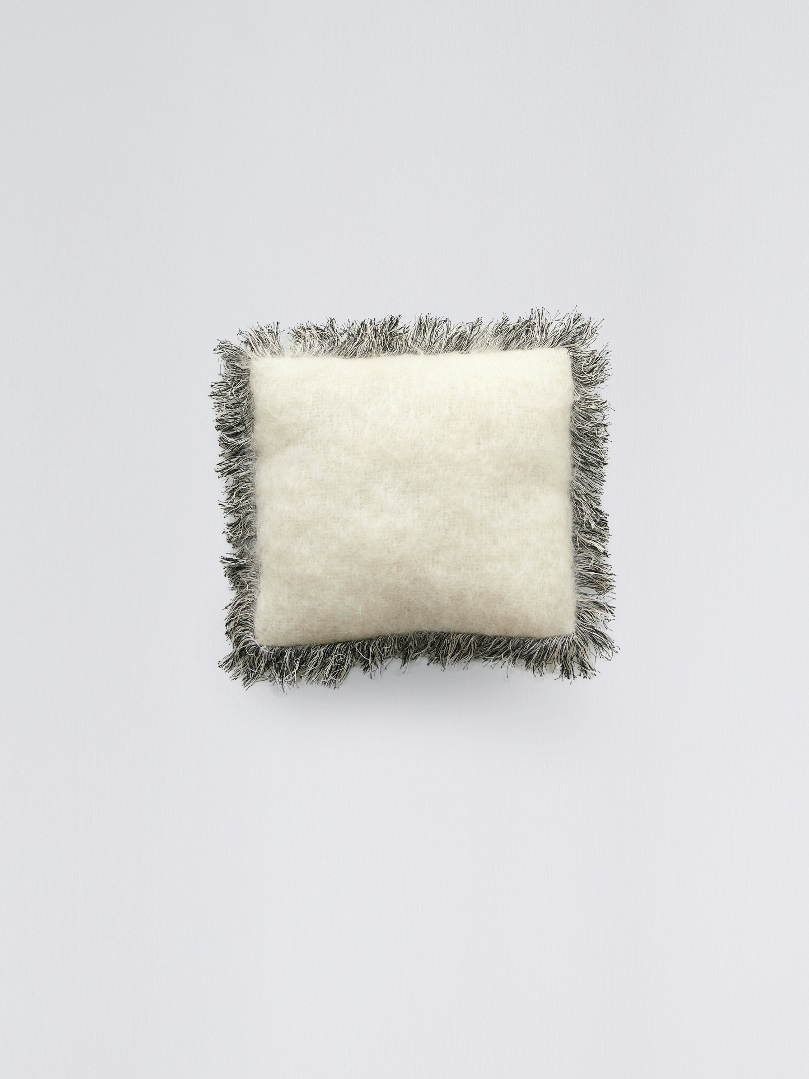 Mix grass on white mohair 30x30 P
