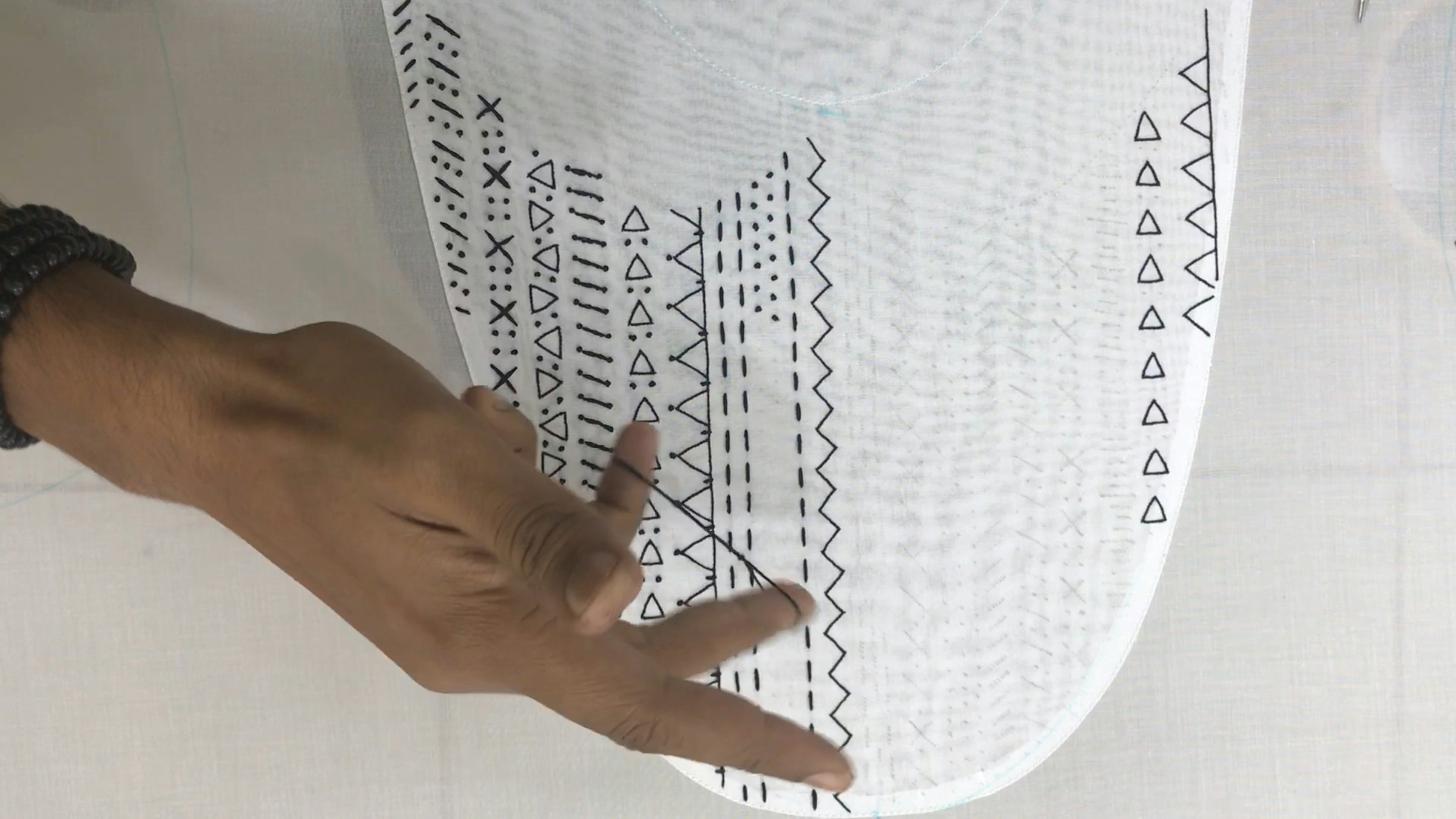 The making of Grigi collar still